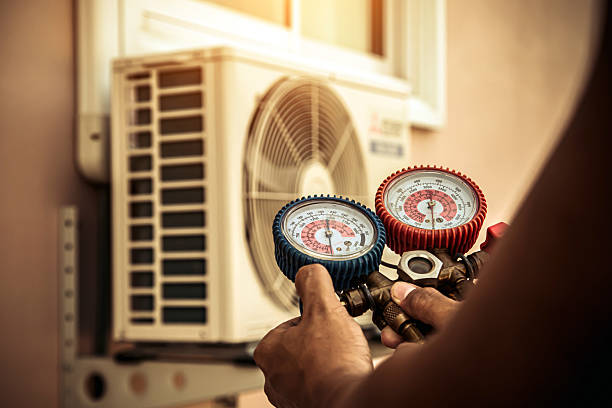 Professional Hvac technician working in Hildebran, NC
